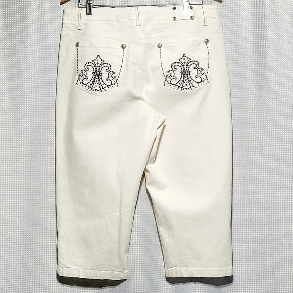 Style & Co. Premium Capris Jeans Soft White Embroidered & Rhinestones (14) - Picture 3 of 11